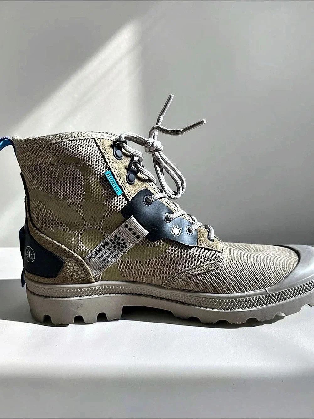 Palladium x Destiny 2 Pampa Witch Queen Boots Dune Men’s 11 NWT